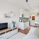 72 - Almar House 아파트